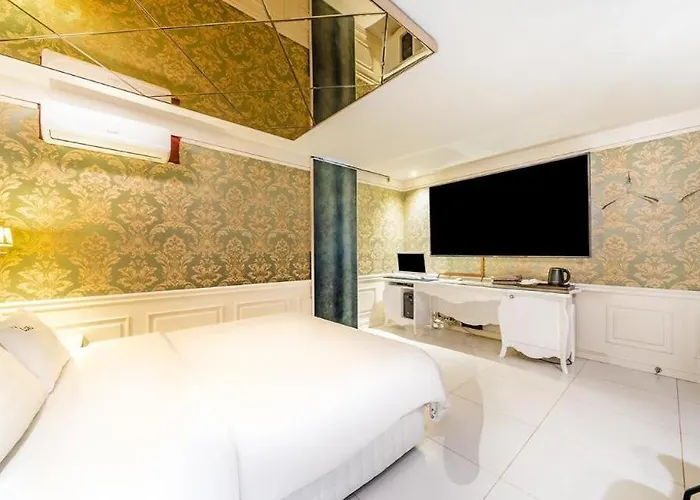 Lava Seocho 3*