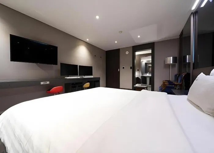 Lava Seocho 3*