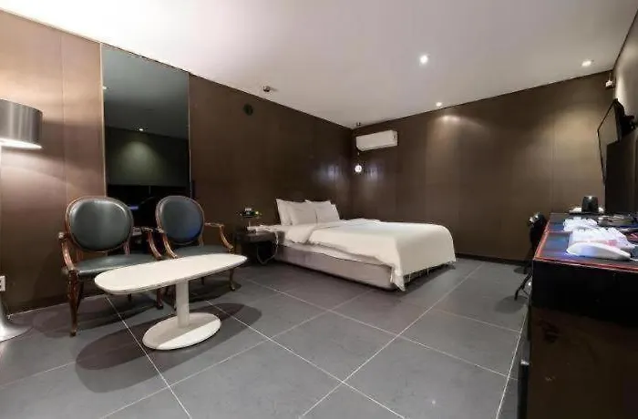 Lava Seocho 3*